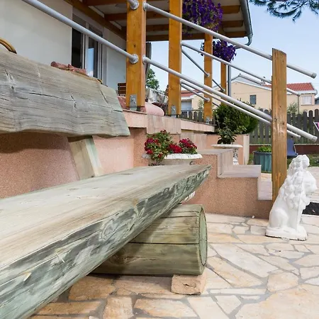 Apartmán Twisting By The Private Pool Zadar