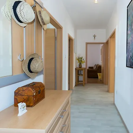 Apartmán Twisting By The Private Pool *