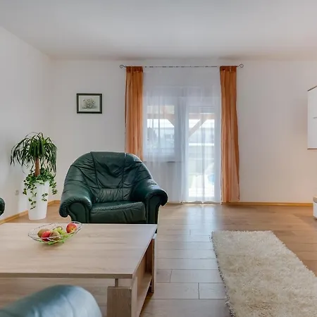 Twisting By The Private Pool Apartmán Zadar