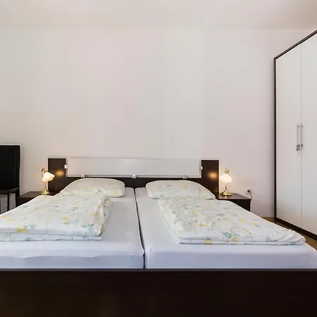 Apartmán Twisting By The Private Pool