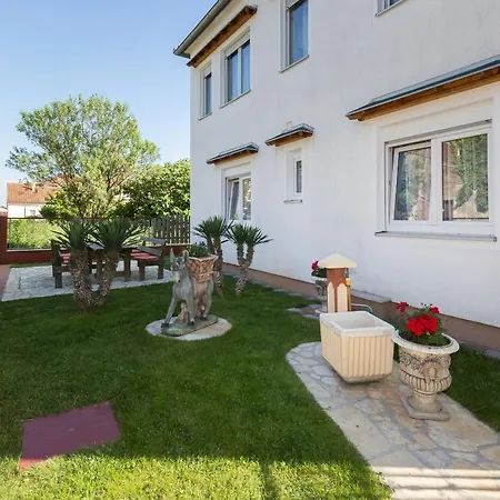 Apartment Twisting By The Private Pool Zadar