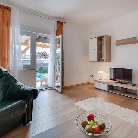Apartment Twisting By The Private Pool Zadar