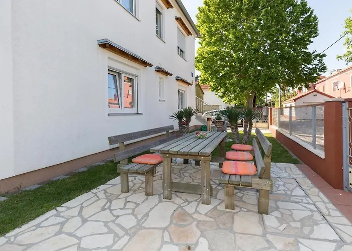 Twisting By The Private Pool * Zadar