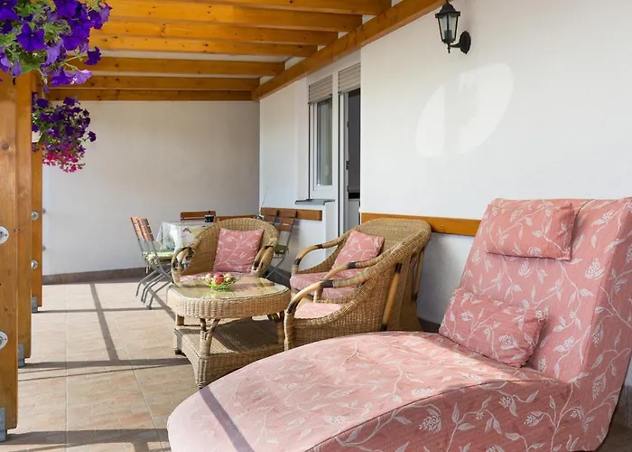 Twisting By The Private Pool Apartment *