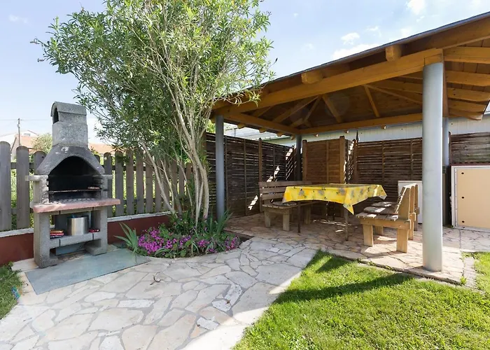 Twisting By The Private Pool Apartment *