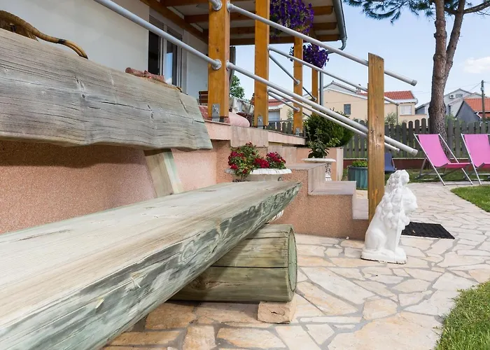 Apartment Twisting By The Private Pool Zadar