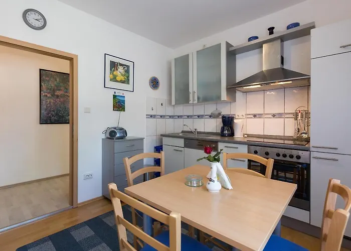 Twisting By The Private Pool Apartment *