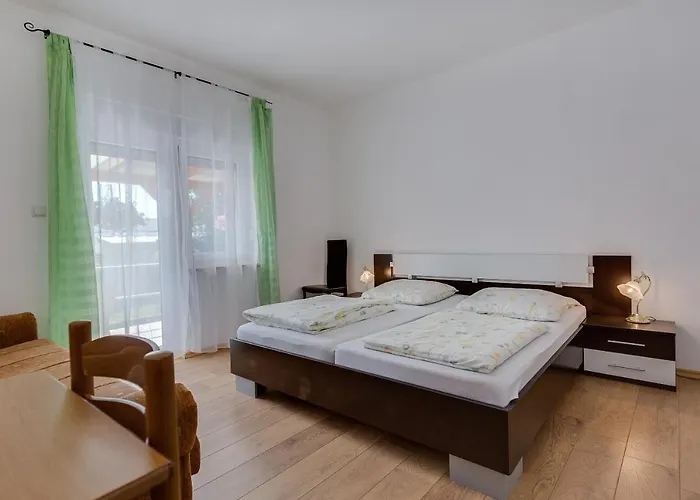 Twisting By The Private Pool Apartment *