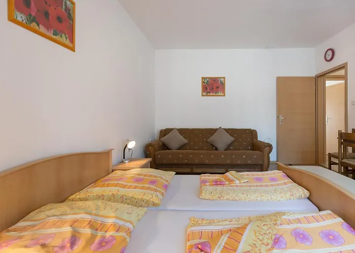 Twisting By The Private Pool Apartment *