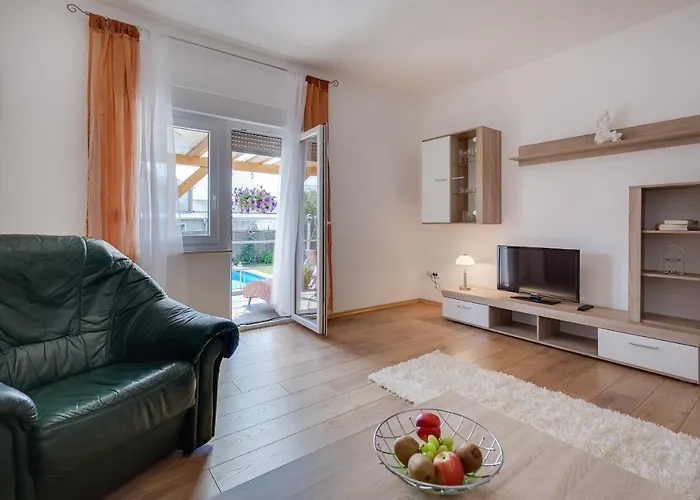 Apartment Twisting By The Private Pool Zadar