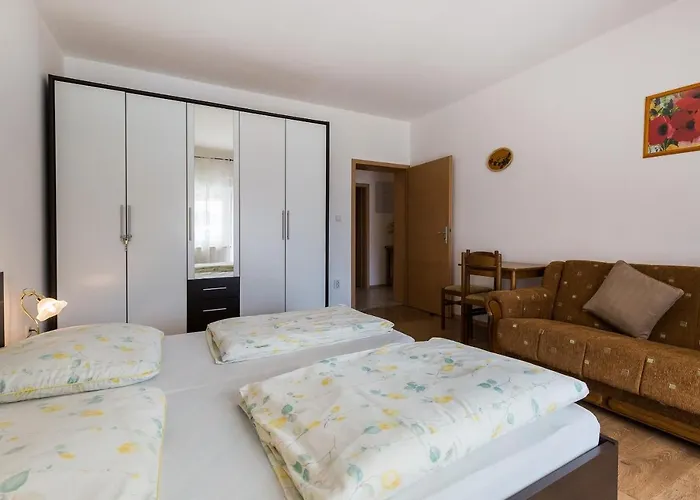 Twisting By The Private Pool Apartment *